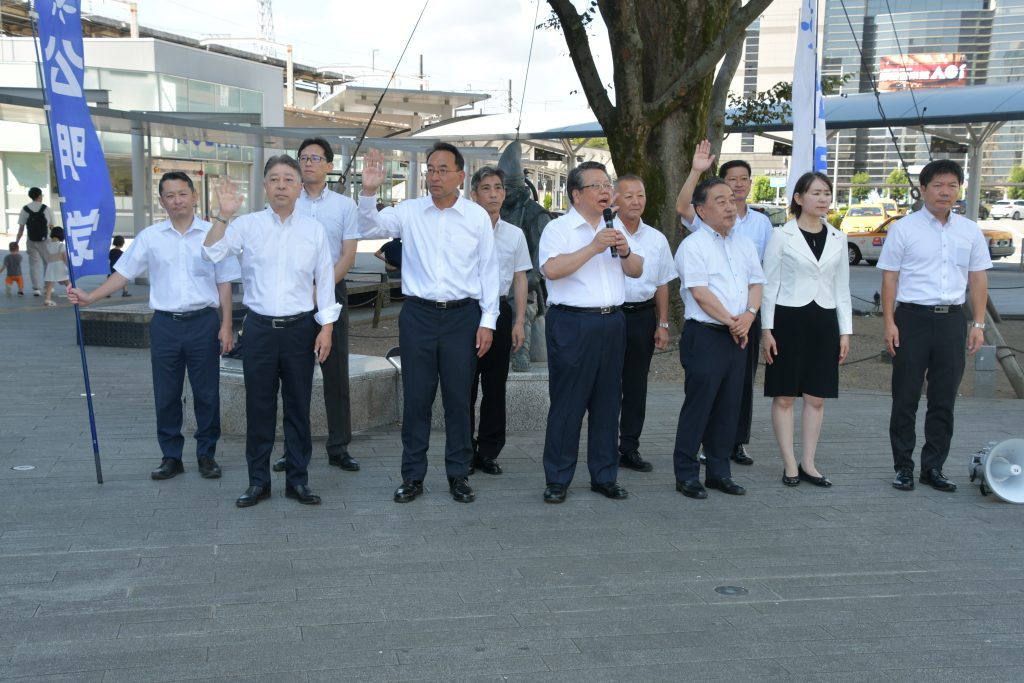 静岡駅前にて終戦記念街頭演説を実施