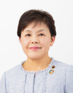 大関　衣世